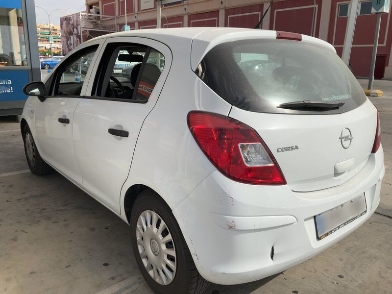 Opel Corsa 1.2 Essentia — zdjęcie 3
