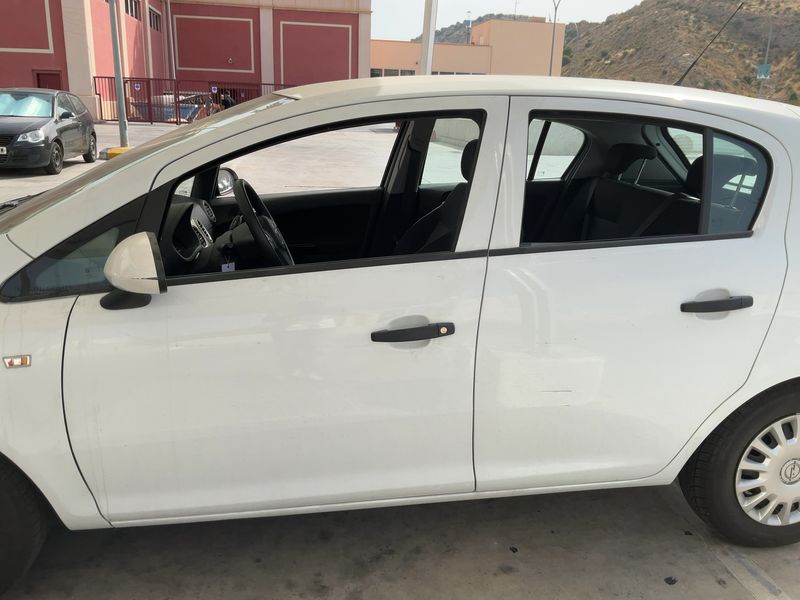 Opel Corsa 1.2 Essentia — zdjęcie 4