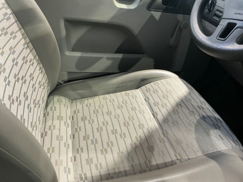 Volkswagen T5 Kombi 2.0 TDI 2011 – снимка 30
