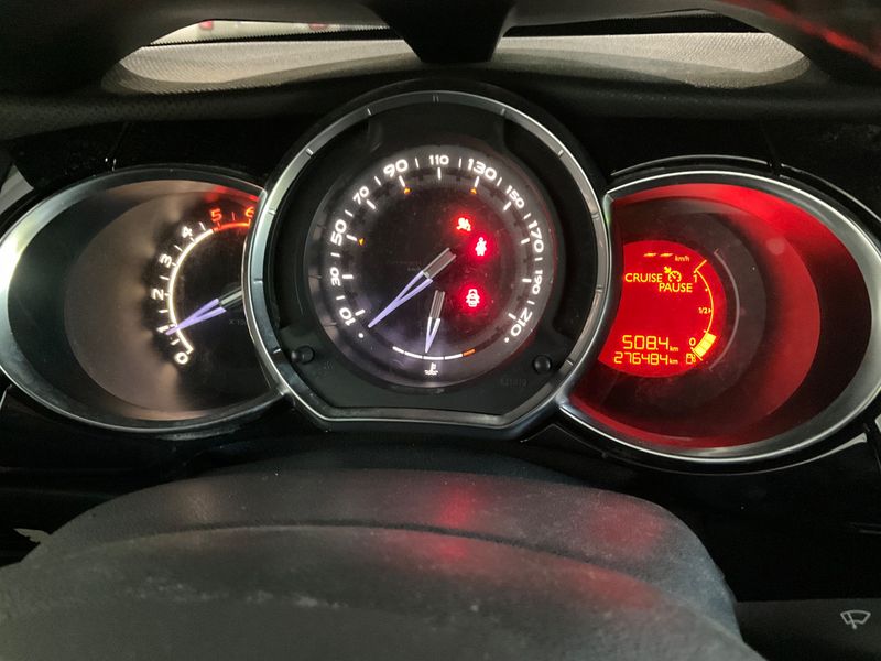 Citroen DS3 1.6 HDi SoChic — zdjęcie 4