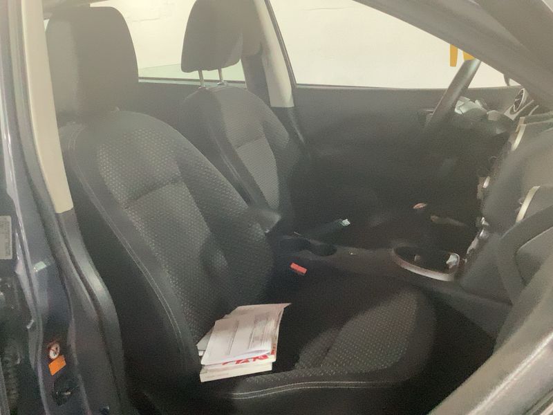 Nissan Qashqai 2.0 Acenta — zdjęcie 11