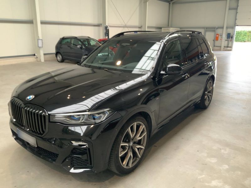 BMW X7 M50i