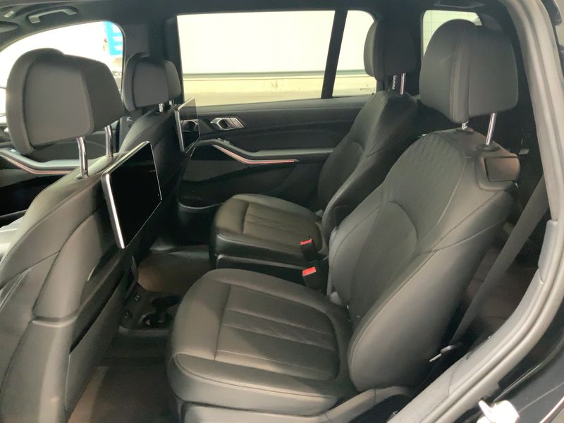 BMW X7 M50i — zdjęcie 14