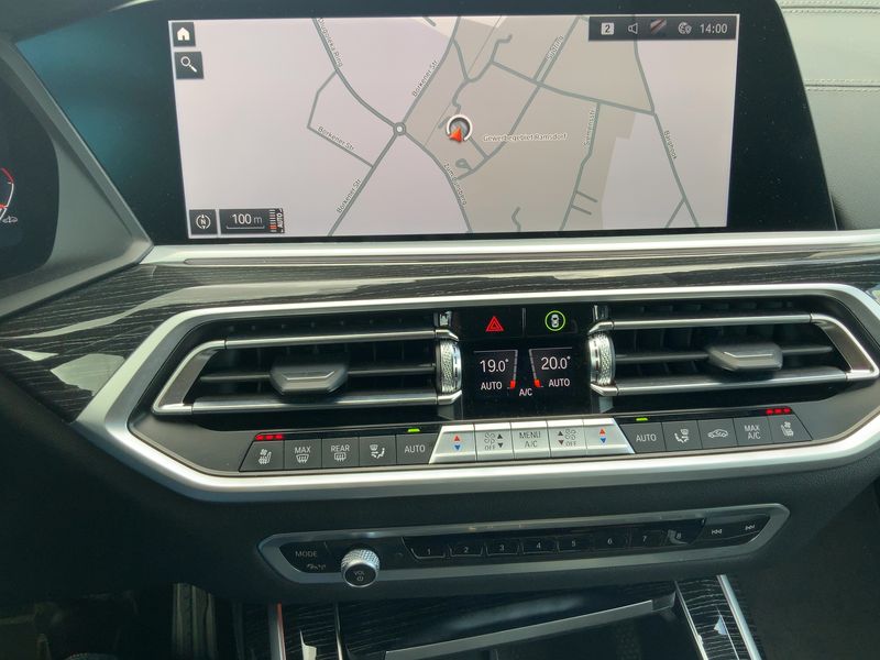 BMW X7 M50i — zdjęcie 12