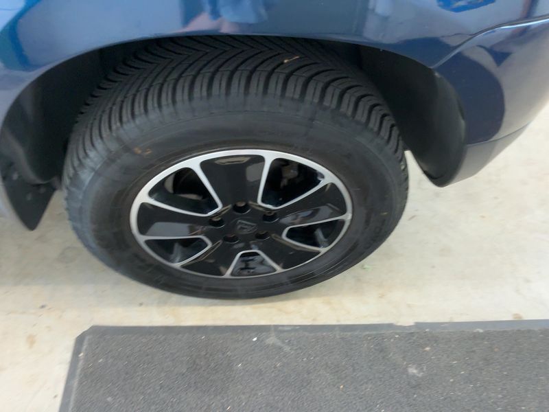 Dacia Duster 1.5 dCi Black Shadow 4x2 2018 – снимка 11