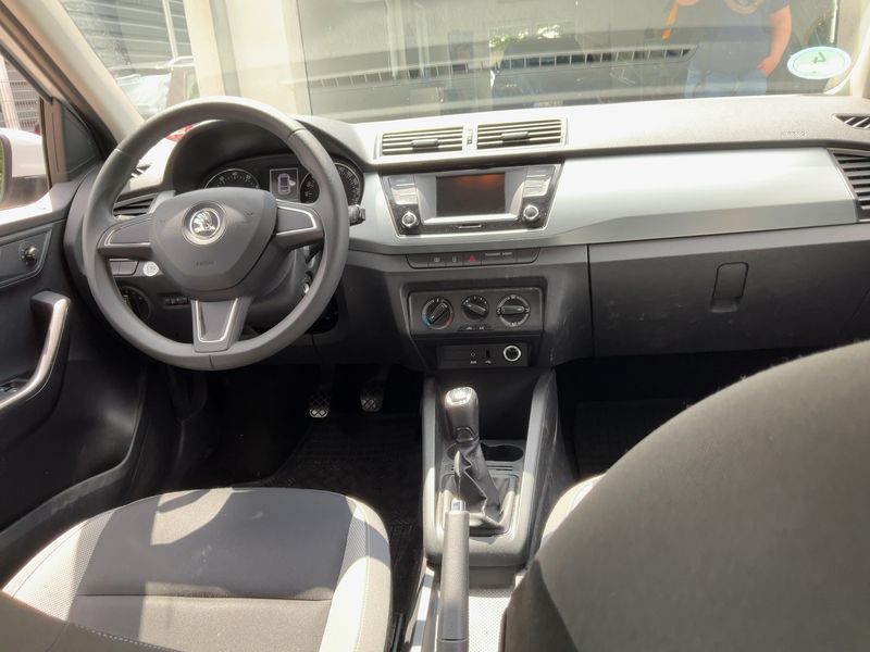 Skoda Fabia 1.0 MPI Ambition — zdjęcie 12