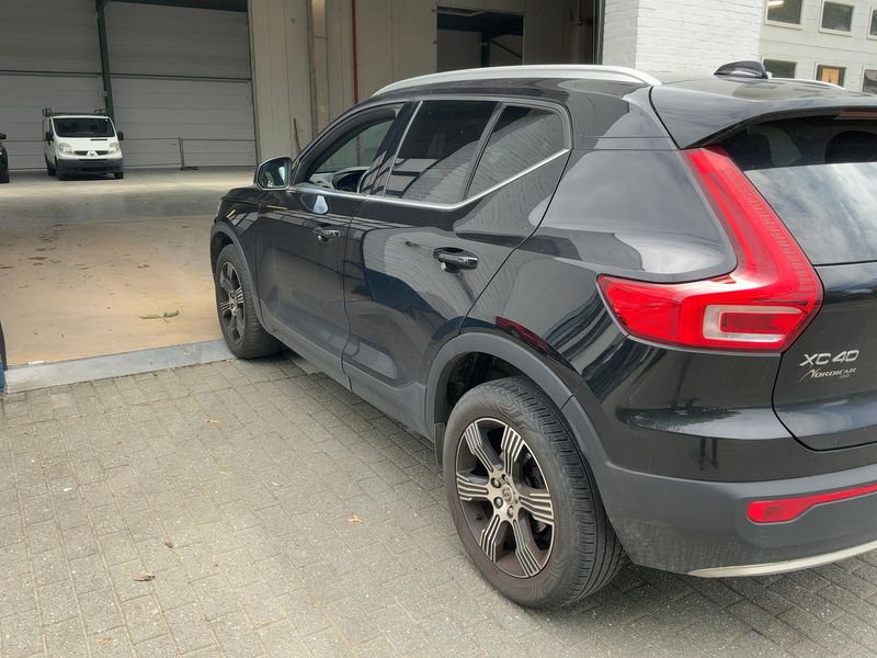 Volvo XC40 2.0 D3 Inscription 2WD — zdjęcie 3