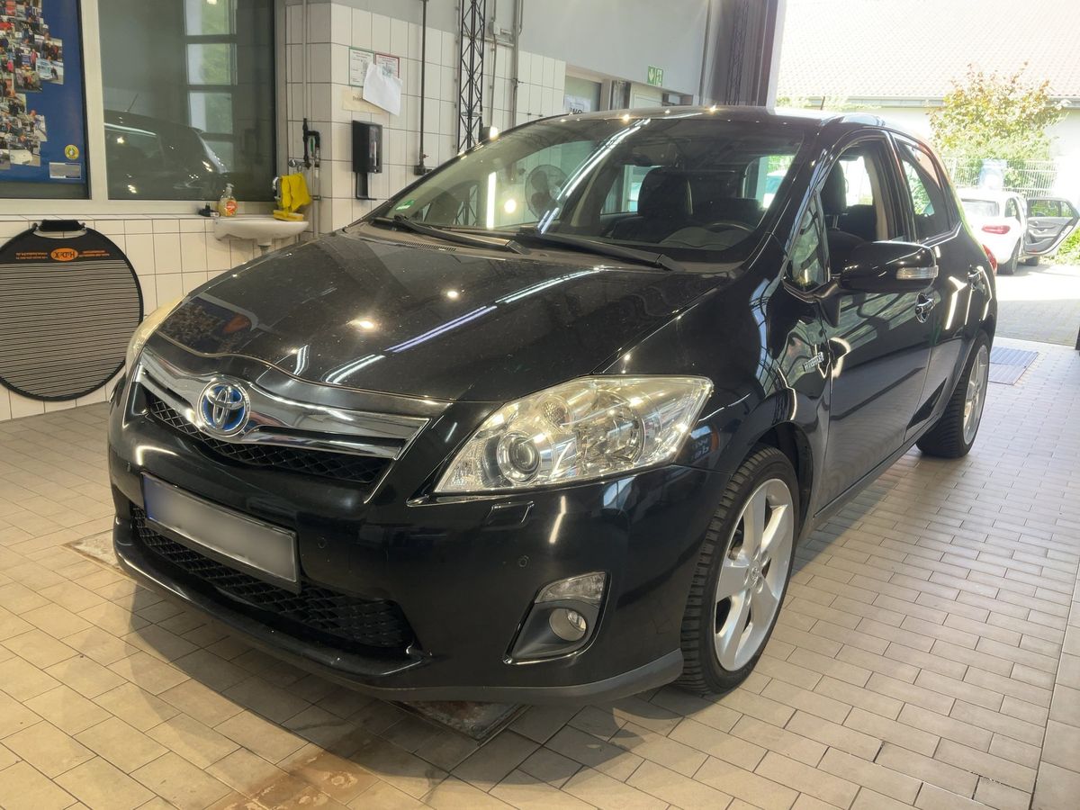 Toyota Auris 2011 — photo 1