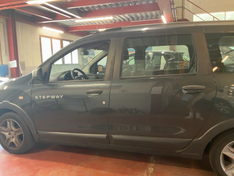 Dacia Lodgy 1.5 Blue dCi Stepway — zdjęcie 4