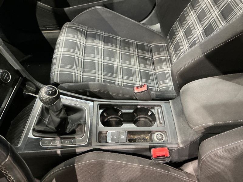 Volkswagen Golf VII 2.0 TDI GTD BlueMotion Tech 2015 – снимка 24