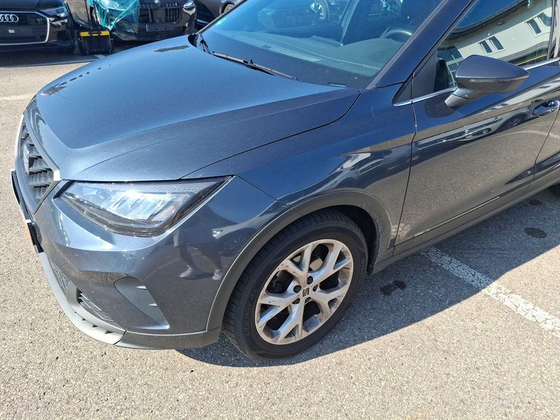 Seat Arona 1.0 TSI FR — zdjęcie 2