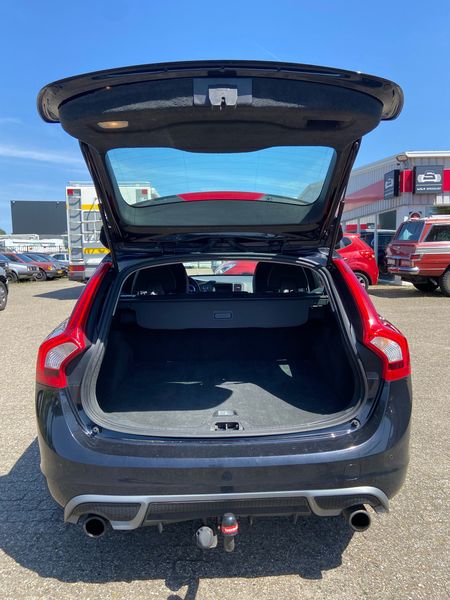 Volvo V60 2.0 T R-Design — zdjęcie 21