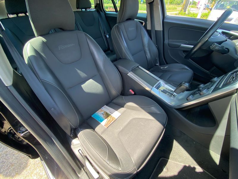 Volvo V60 2.0 T R-Design — zdjęcie 18