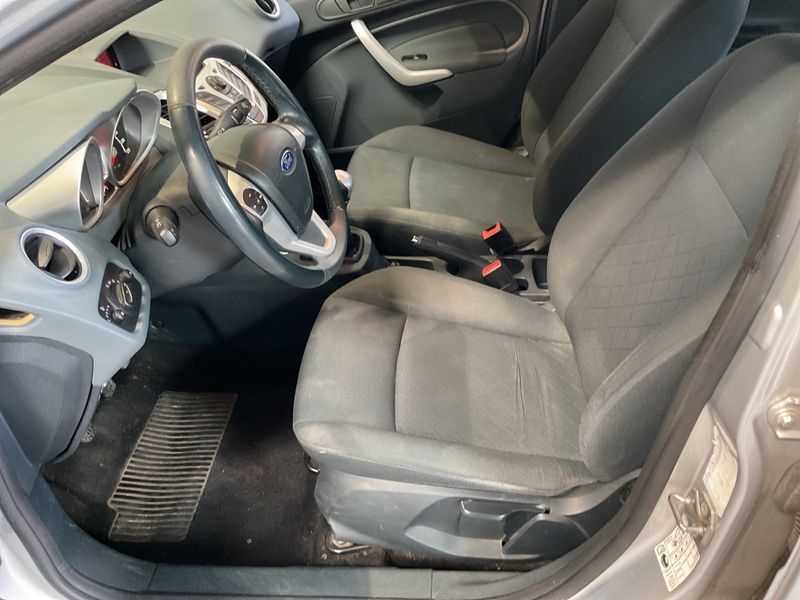 Ford Fiesta 1.6 TDCi Ghia 2009 – снимка 3