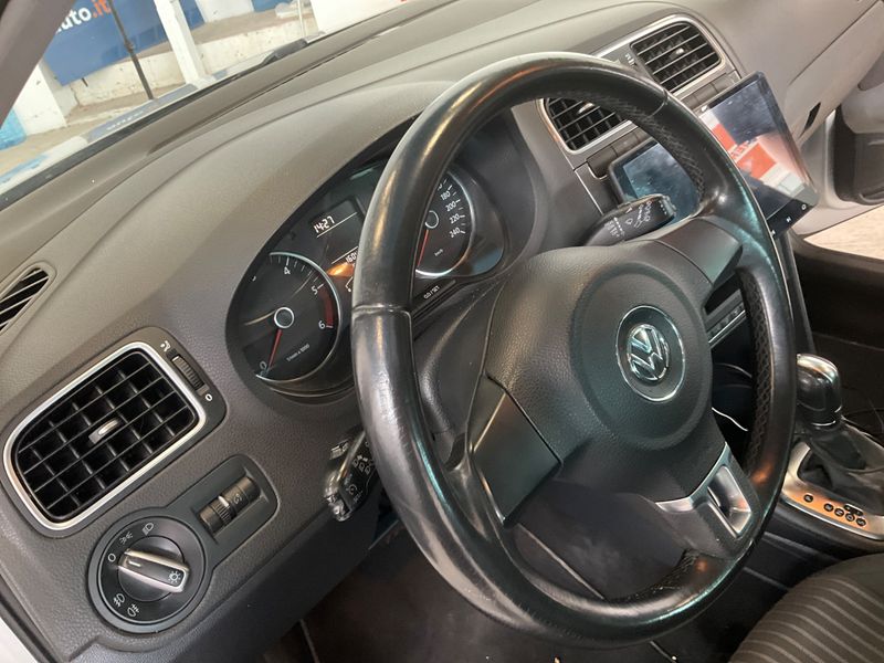 Volkswagen Polo 1.6 TDI Highline 2011 – снимка 23