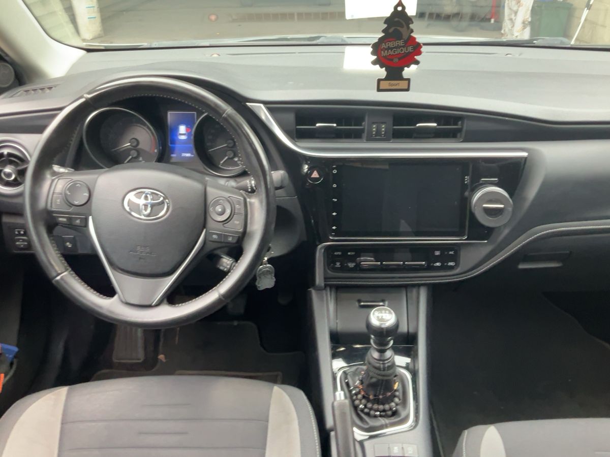 Toyota Auris 2015 — photo 18