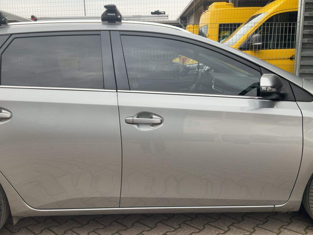 Toyota Auris 2015 — photo 11