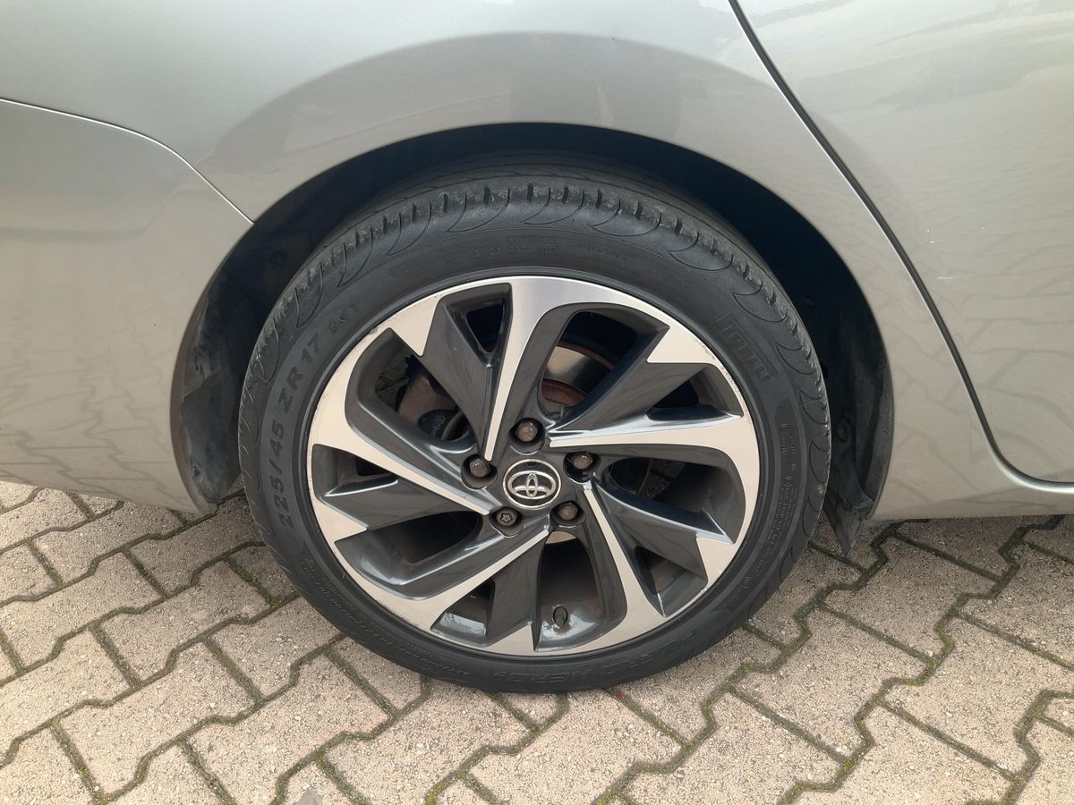 Toyota Auris 2015 — photo 10