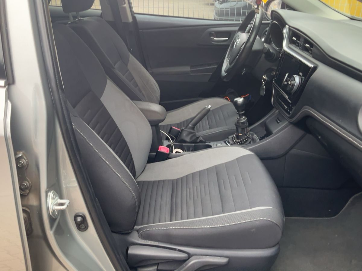 Toyota Auris 2015 — photo 17