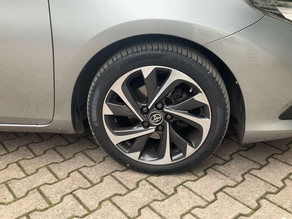 Toyota Auris 2015 — photo 12