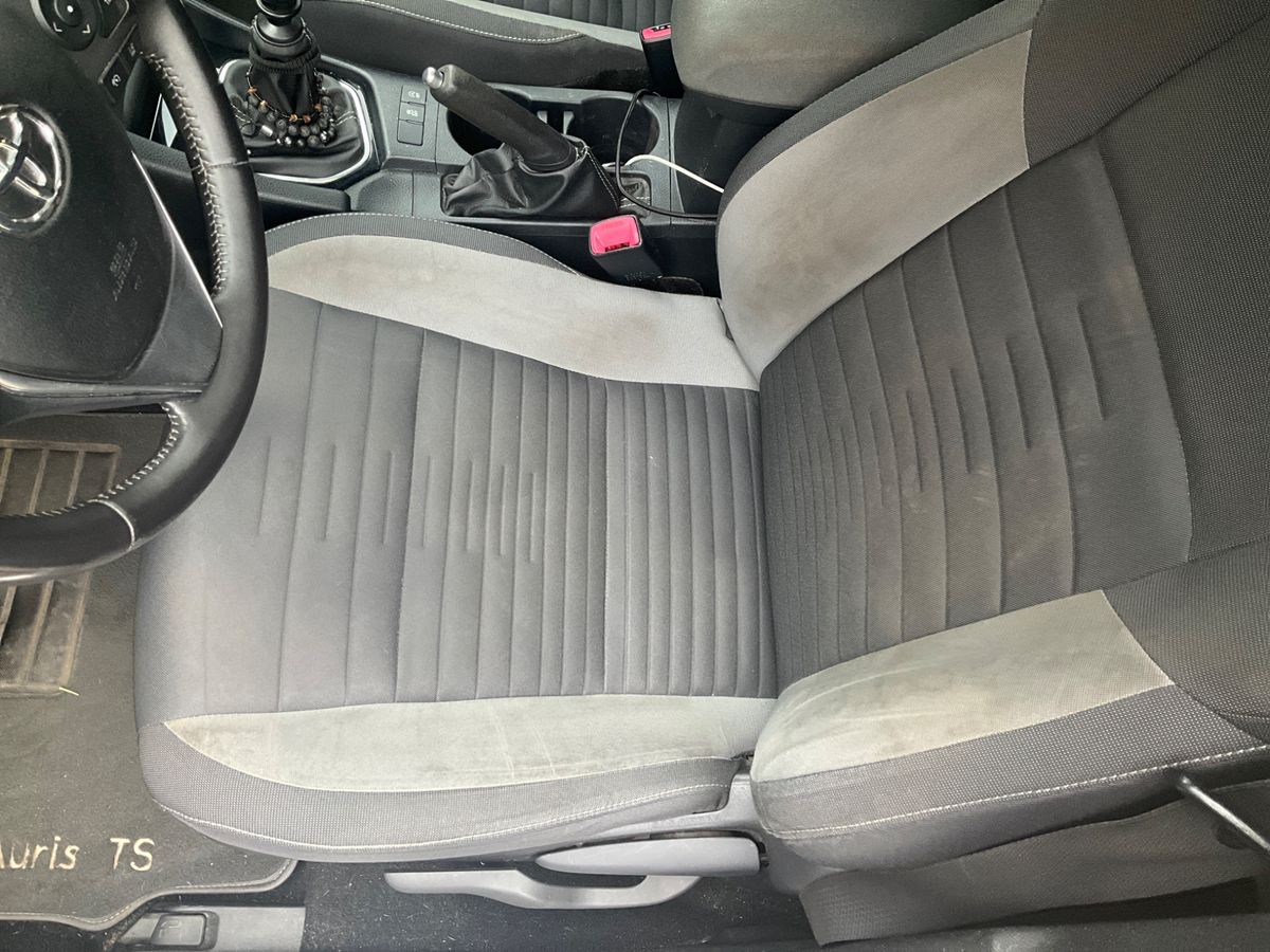 Toyota Auris 2015 — photo 41