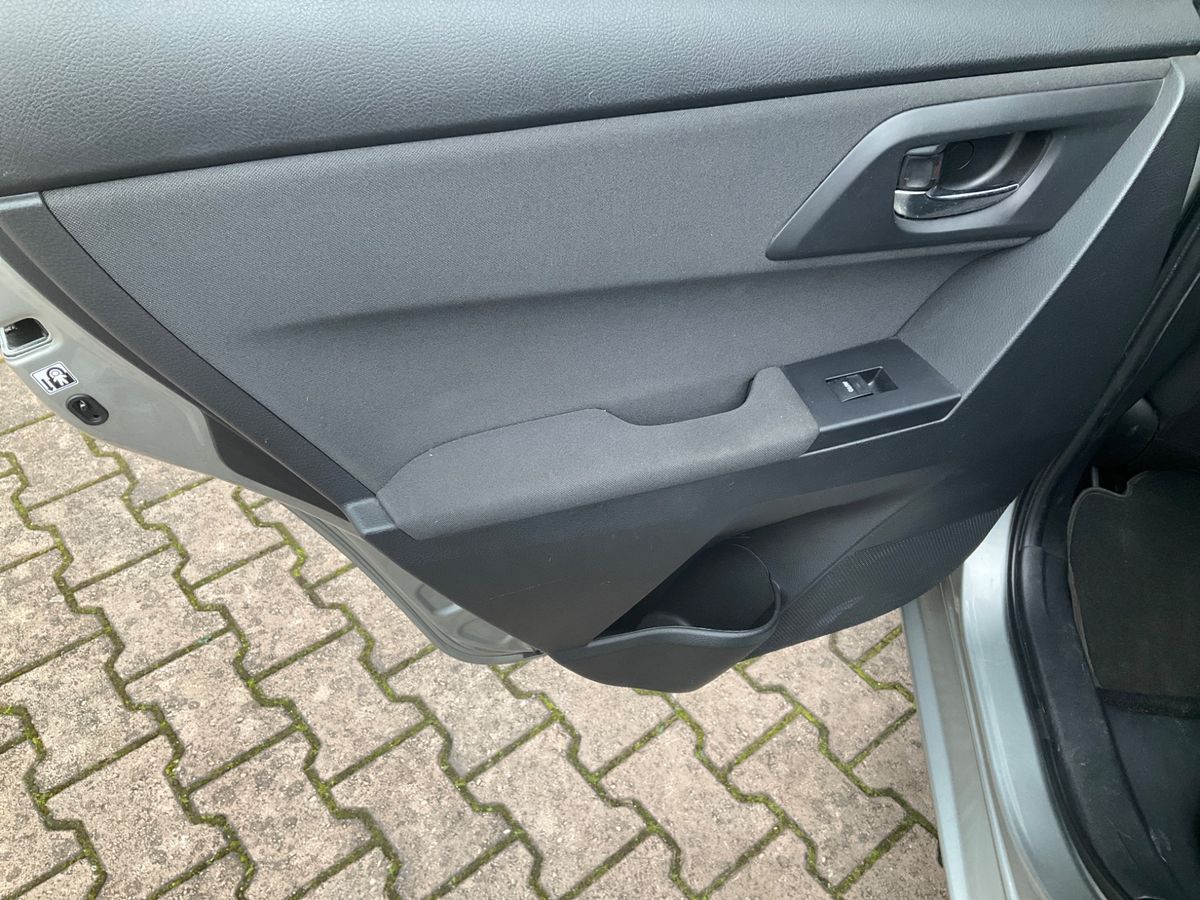 Toyota Auris 2015 — photo 39