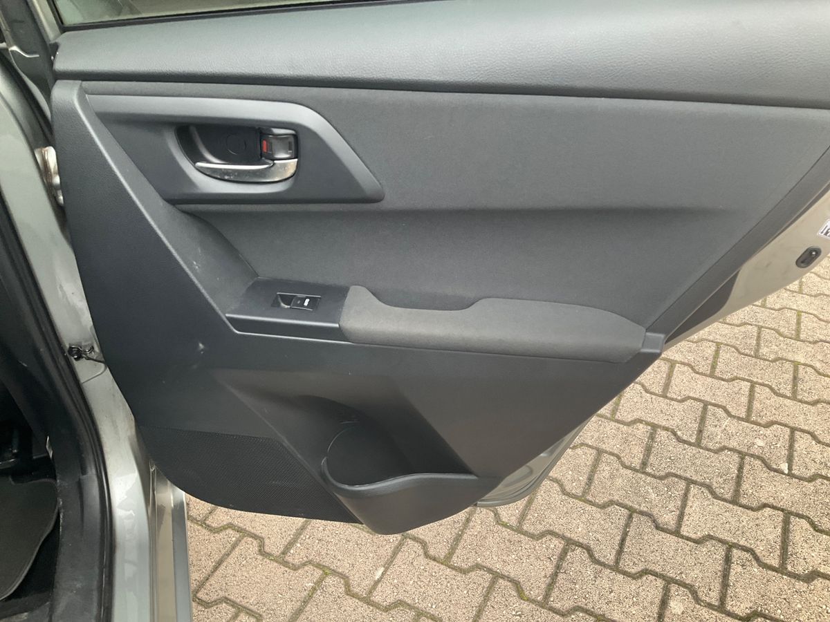 Toyota Auris 2015 — photo 36