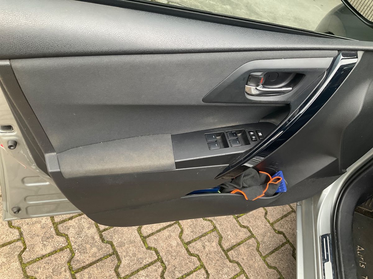 Toyota Auris 2015 — photo 40