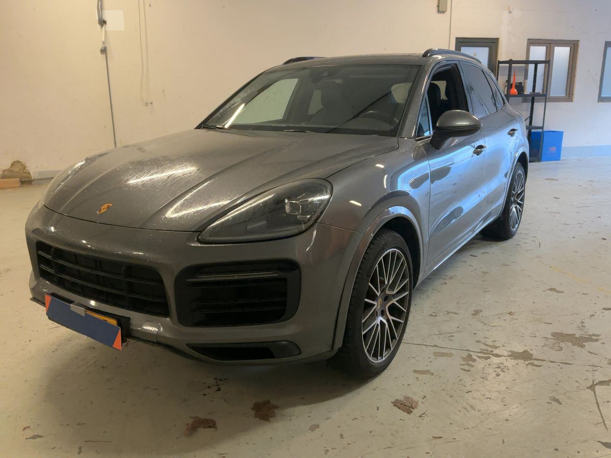 Porsche Cayenne 2021 — photo 1