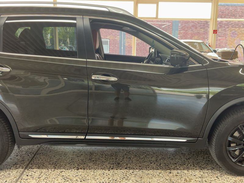 Nissan X-Trail 2.0 dCi Tekna 4x4 — zdjęcie 7