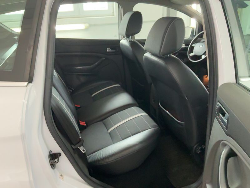 Ford Kuga 2.0 TDCi Titanium — zdjęcie 14