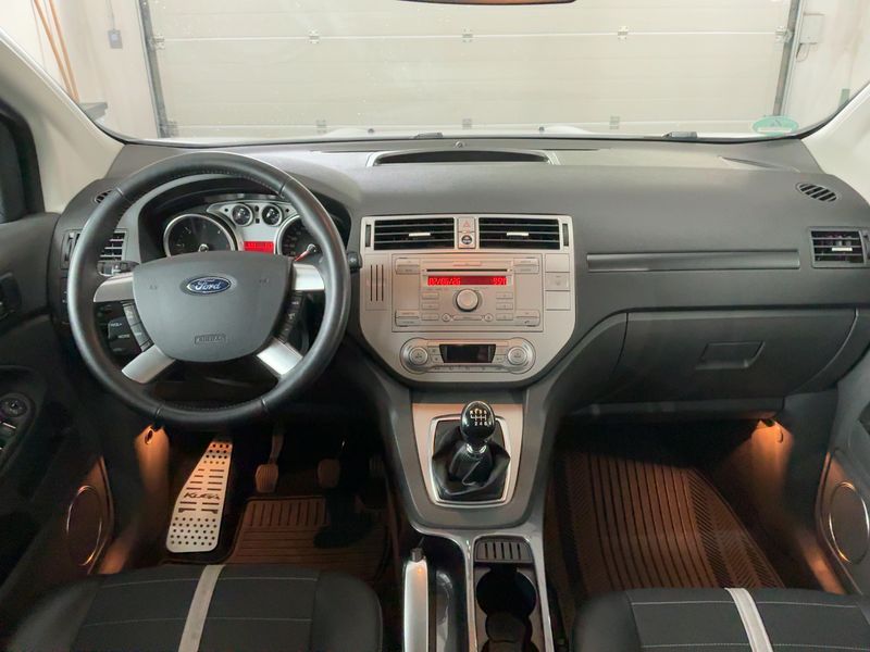 Ford Kuga 2.0 TDCi Titanium — zdjęcie 12