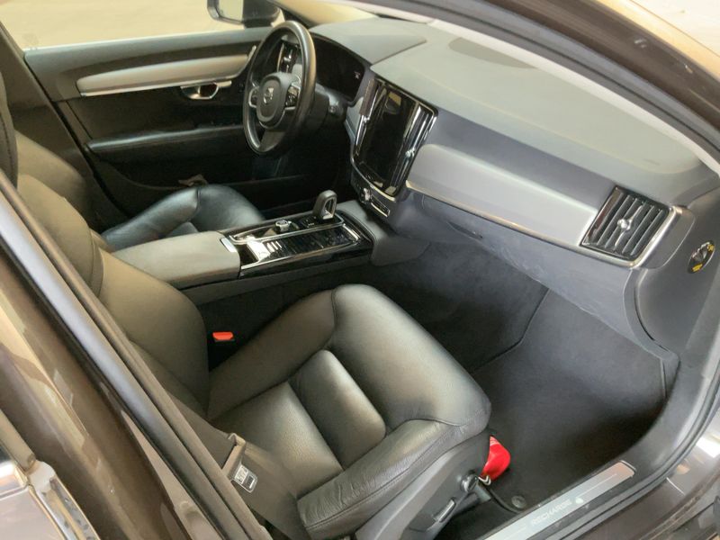 Volvo V90 2.0 T6 Recharge Plug-in Hybrid Core AWD — zdjęcie 11