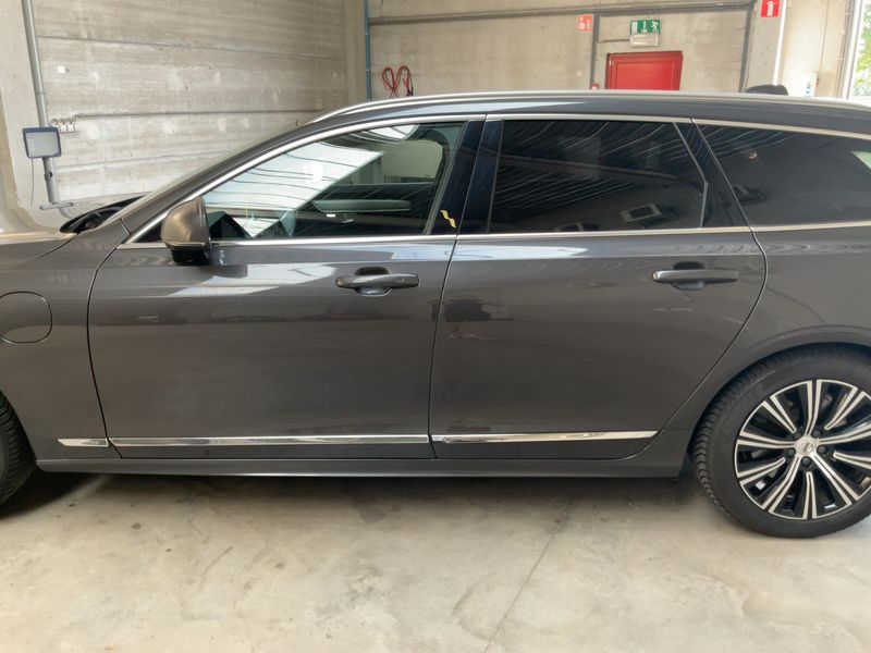 Volvo V90 2.0 T6 Recharge Plug-in Hybrid Core AWD — zdjęcie 4