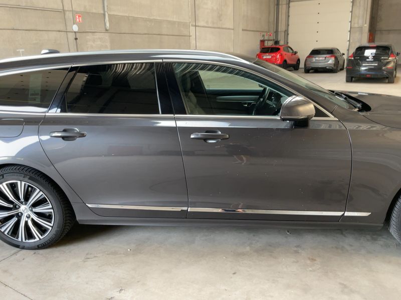 Volvo V90 2.0 T6 Recharge Plug-in Hybrid Core AWD — zdjęcie 7