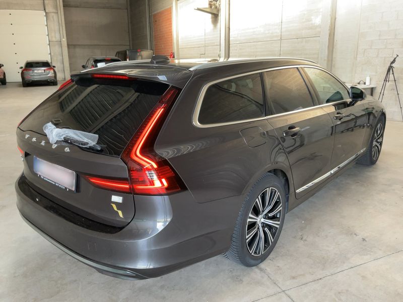 Volvo V90 2.0 T6 Recharge Plug-in Hybrid Core AWD — zdjęcie 6