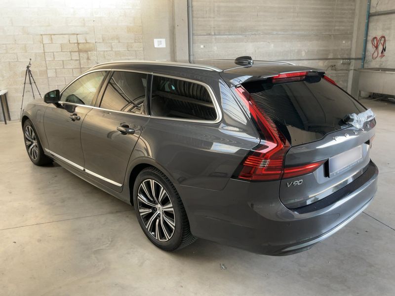Volvo V90 2.0 T6 Recharge Plug-in Hybrid Core AWD — zdjęcie 3
