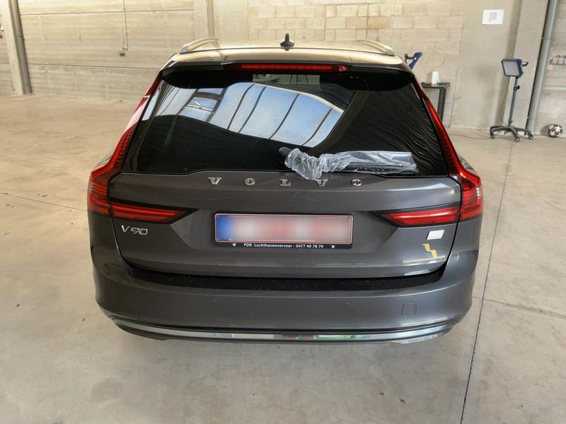 Volvo V90 2.0 T6 Recharge Plug-in Hybrid Core AWD — zdjęcie 5