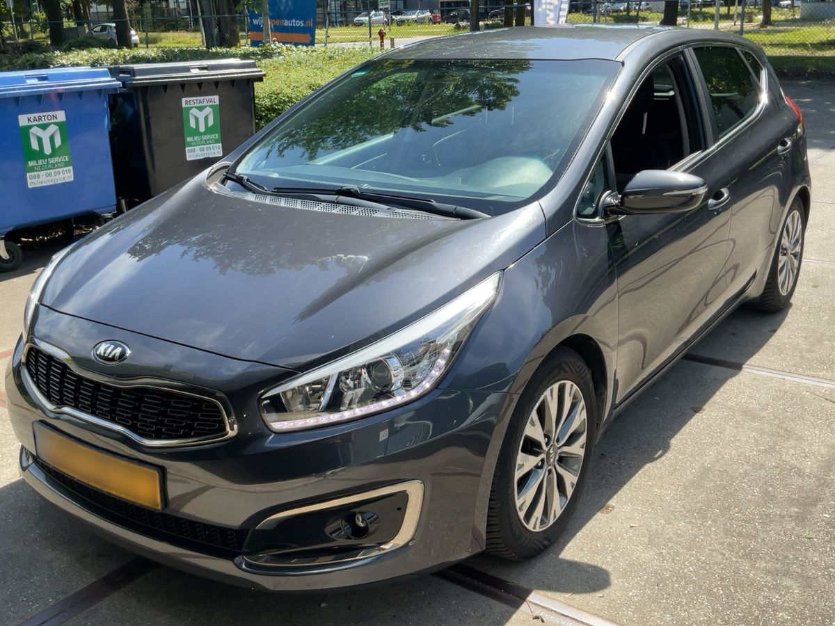Kia cee'd 2017 — photo 1
