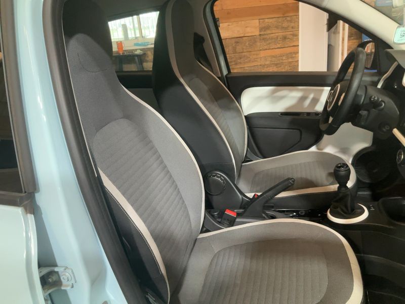 Renault Twingo 1.0 SCe Equilibre — zdjęcie 11