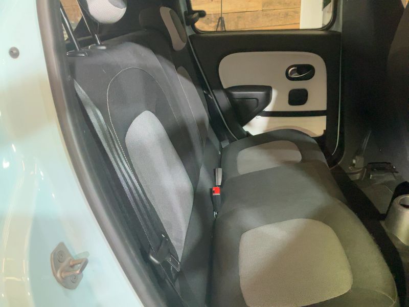 Renault Twingo 1.0 SCe Equilibre — zdjęcie 14