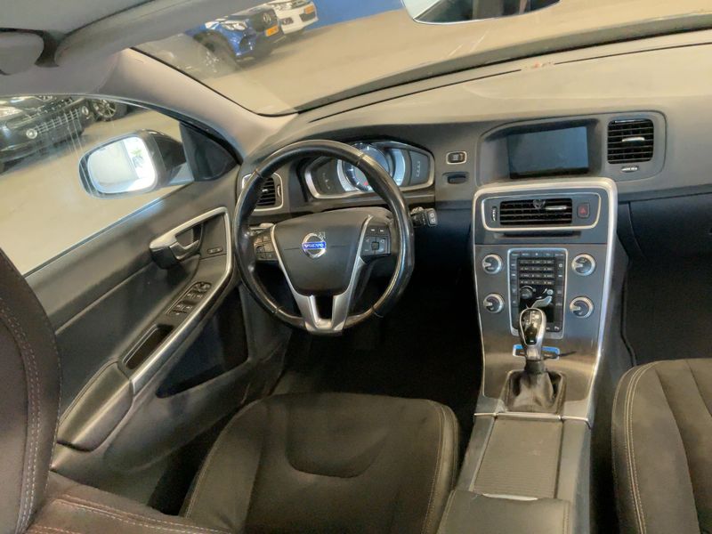 Volvo V60 2.4 D6 Plug-in Hybrid Momentum AWD 2015 – снимка 17