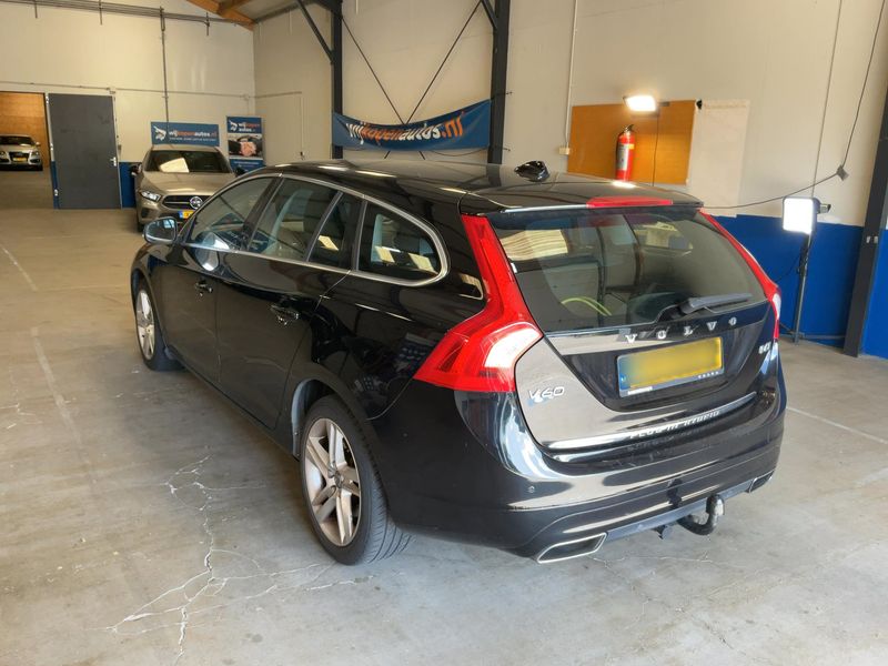 Volvo V60 2.4 D6 Plug-in Hybrid Momentum AWD 2015 – снимка 6
