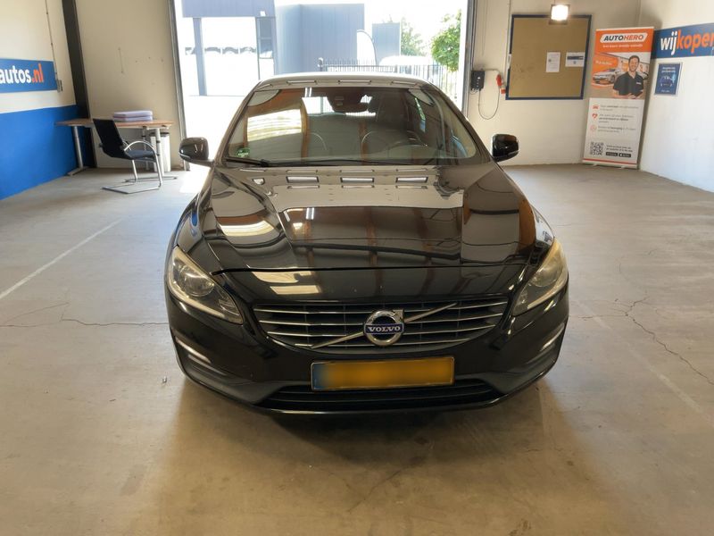 Volvo V60 2.4 D6 Plug-in Hybrid Momentum AWD 2015 – снимка 14