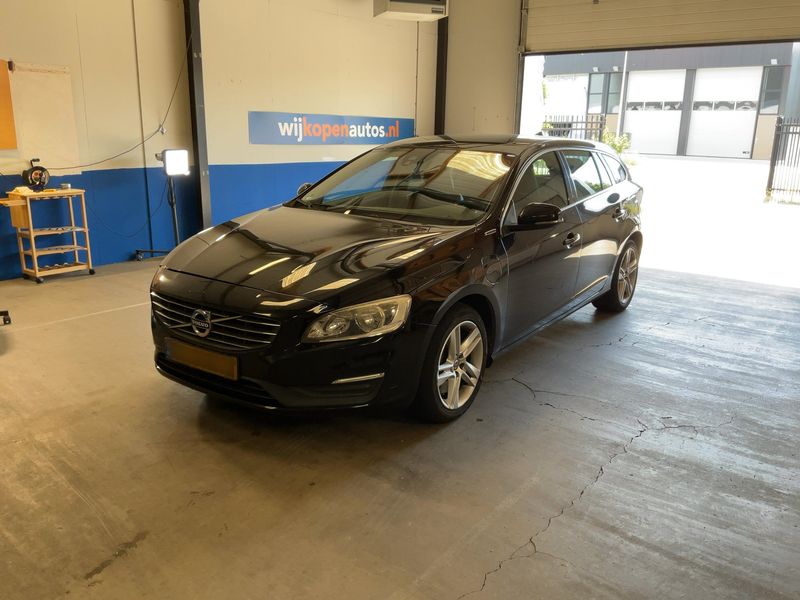 Volvo V60 2.4 D6 Plug-in Hybrid Momentum AWD 2015 – снимка 1