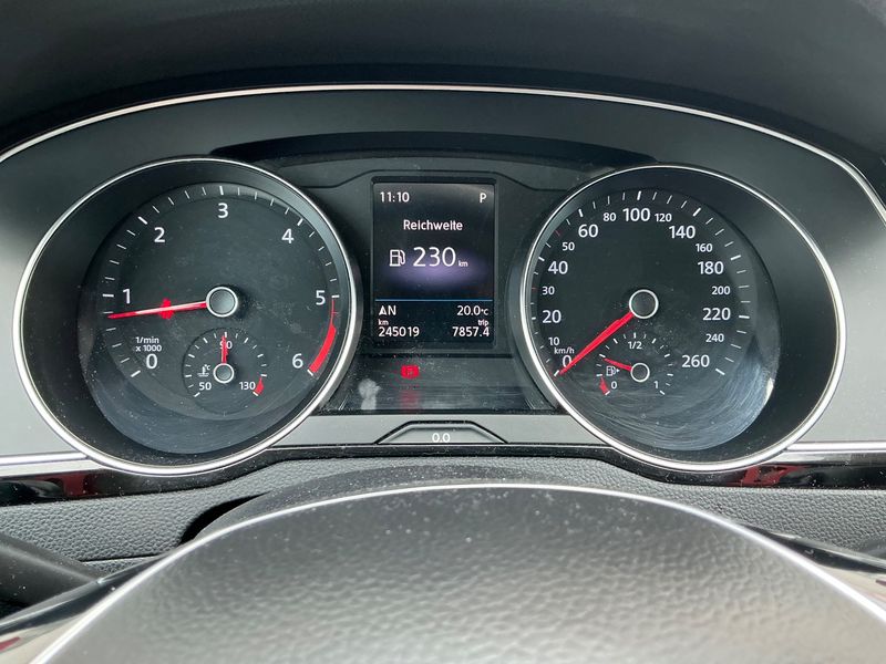 Volkswagen Passat 2.0 TDI Highline 4Motion BlueMotion Tech — zdjęcie 13