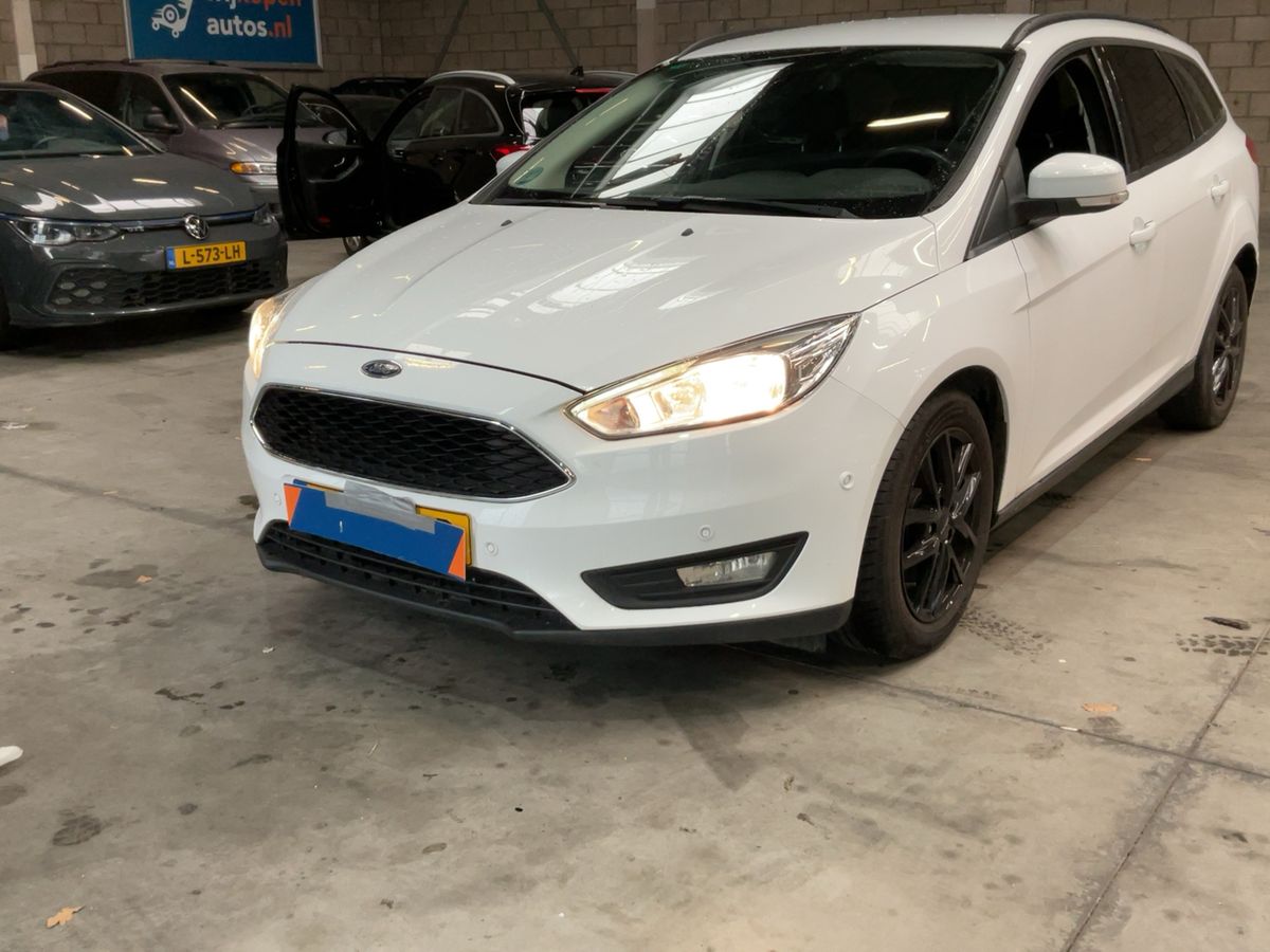 Ford Focus 2016 — photo 1