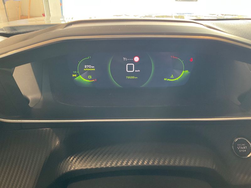 Peugeot 2008 1.2 PureTech Allure — zdjęcie 13