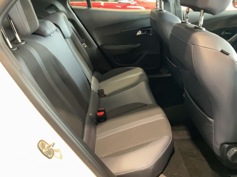 Peugeot 2008 1.2 PureTech Allure — zdjęcie 14