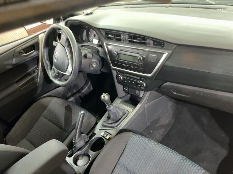 Toyota Auris 1.4 Turbodiesel Cool — zdjęcie 12